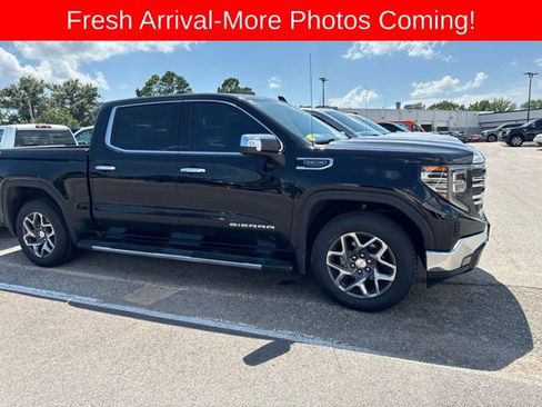 Used 2023 GMC Sierra 1500 SLT w/ SLT Premium Package AWD/4WD image 8