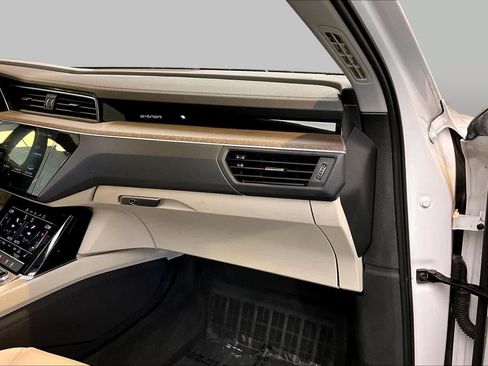 Used 2024 Audi Q8 e-tron Premium Plus AWD/4WD image 17