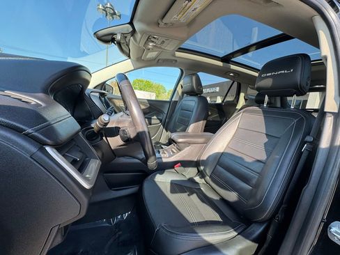 Used 2022 GMC Terrain Denali w/ Denali Premium Package AWD/4WD image 23