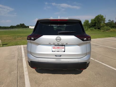 Used 2025 Nissan Rogue SV FWD image 6