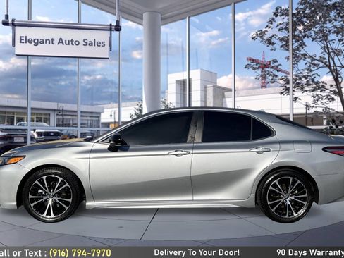 Used 2019 Toyota Camry SE FWD image 8