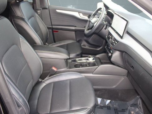 Used 2023 Ford Escape Platinum image 32