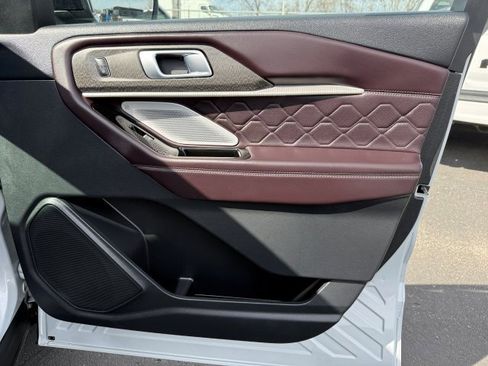 Certified 2025 Ford Explorer Platinum w/ LUX Leather Package image 25