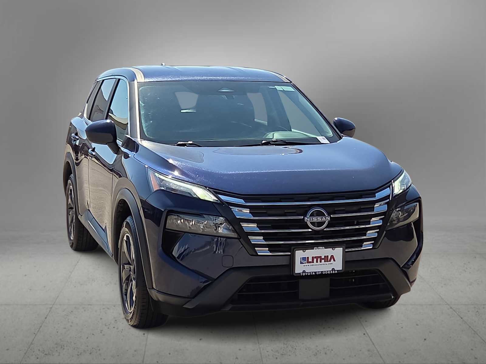 Used 2025 Nissan Rogue SV FWD image 2
