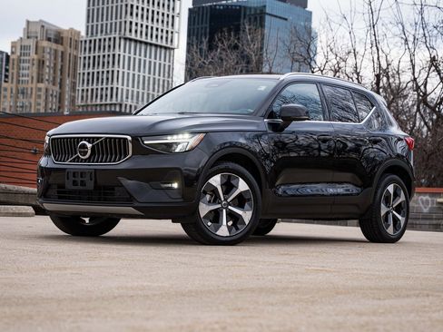 Certified 2023 Volvo XC40 B5 Plus w/ Driver Assist Package image 1
