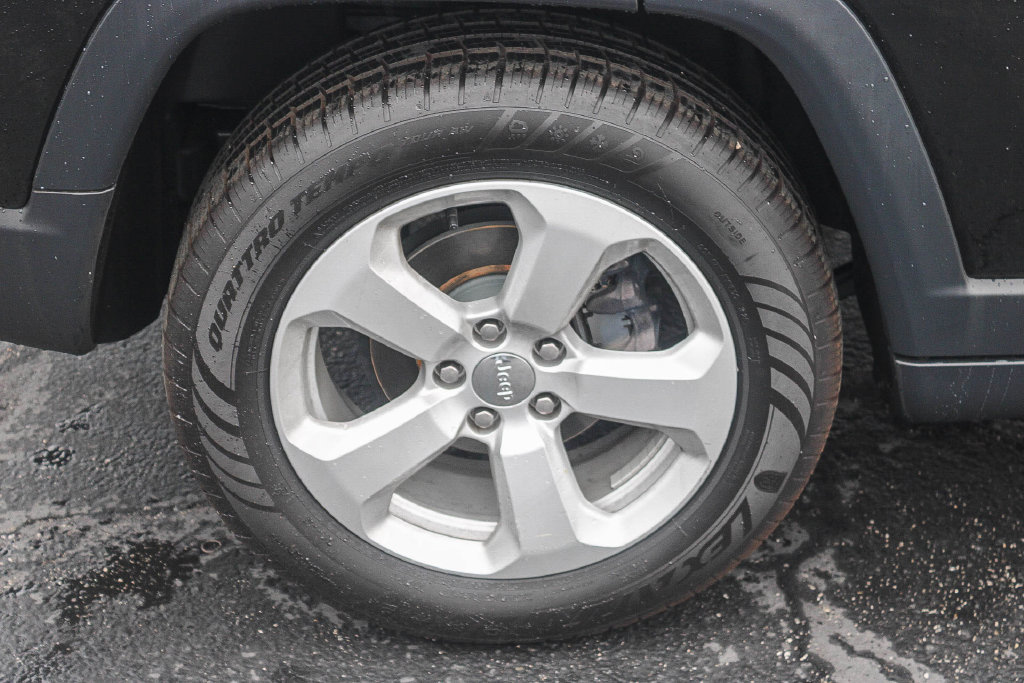 Used 2019 Jeep Compass Latitude w/ Popular Equipment Group FWD image 11