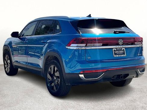 Used 2024 Volkswagen Atlas Cross Sport SE image 2