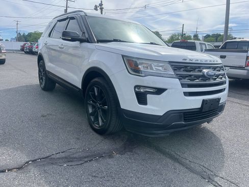 Used 2019 Ford Explorer XLT w/ Equipment Group 202A AWD/4WD image 4
