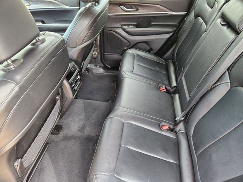 Used 2023 Jeep Grand Cherokee Limited AWD/4WD image 38
