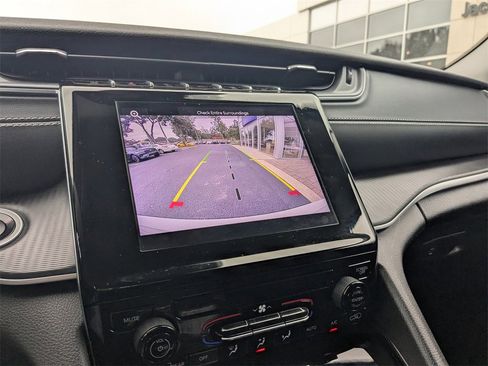 Used 2024 Jeep Grand Cherokee Laredo X image 25