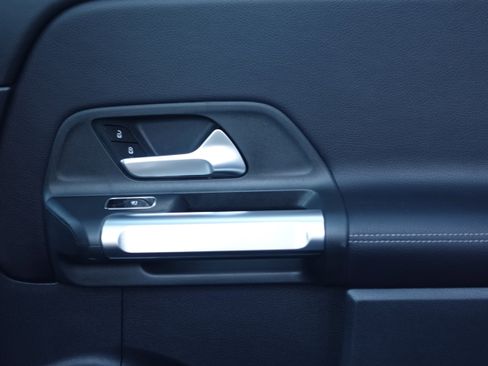 Certified 2022 Mercedes-Benz GLB 250 4MATIC image 15