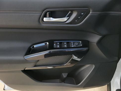 New 2026 Nissan Pathfinder Platinum FWD image 19