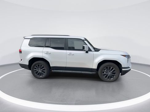 Used 2024 Lexus GX 550 image 9