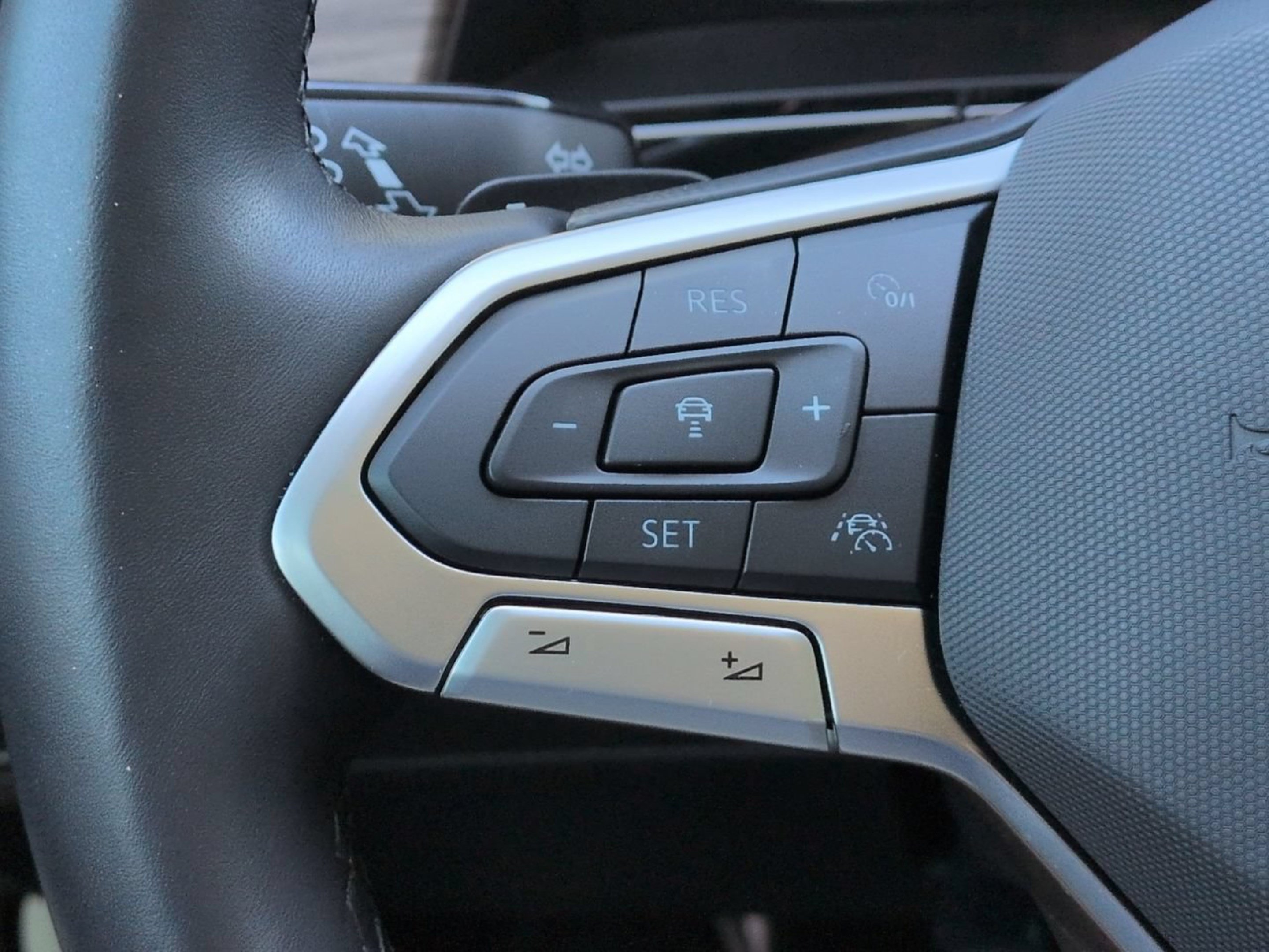Used 2026 Volkswagen Atlas SEL Premium R-Line AWD/4WD image 33