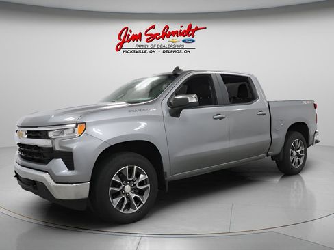 Used 2024 Chevrolet Silverado 1500 LT AWD/4WD image 2
