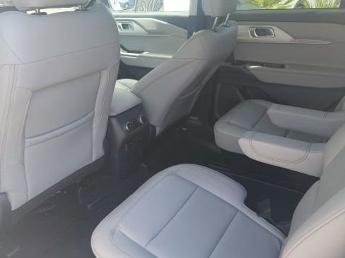 Used 2026 Ford Explorer Active w/ Active Comfort Package image 10