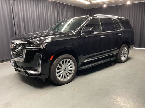 Used 2023 Cadillac Escalade Luxury AWD/4WD image 3