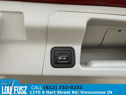 Used 2018 GMC Acadia SLT image 11