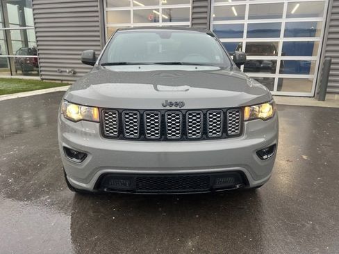 Used 2022 Jeep Grand Cherokee Laredo X image 2