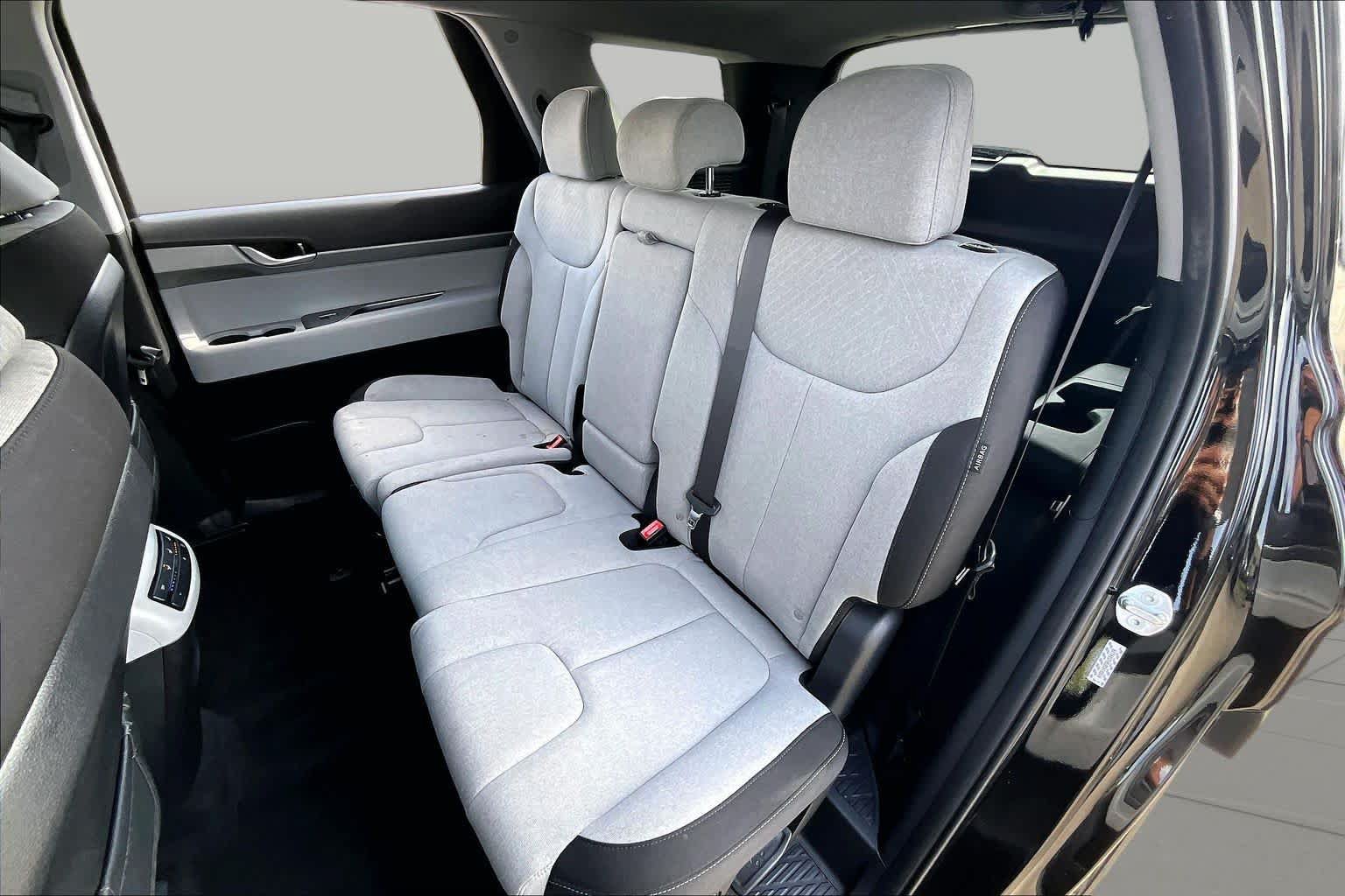 Used 2023 Hyundai Palisade SE FWD image 18