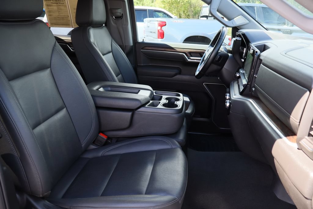 Certified 2025 GMC Sierra 1500 SLT RWD image 26