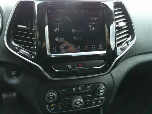 Used 2019 Jeep Cherokee Limited image 10