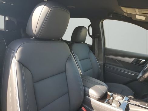 Certified 2025 Buick Enclave Preferred image 14