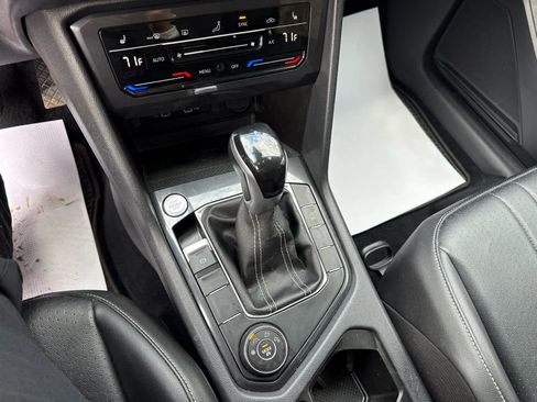 Used 2022 Volkswagen Tiguan SE image 19