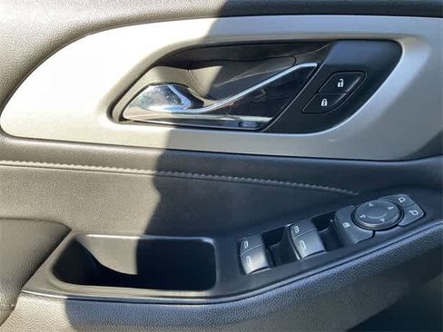 Used 2023 Chevrolet Traverse LT image 14