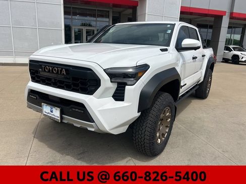 New 2026 Toyota Tacoma 4x4 Double Cab Hybrid image 2