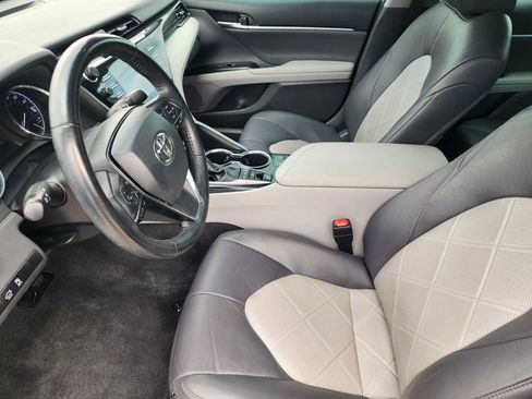 Used 2019 Toyota Camry XLE FWD image 12