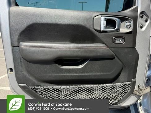 Used 2020 Jeep Gladiator Rubicon w/ Advanced Safety Group AWD/4WD image 18