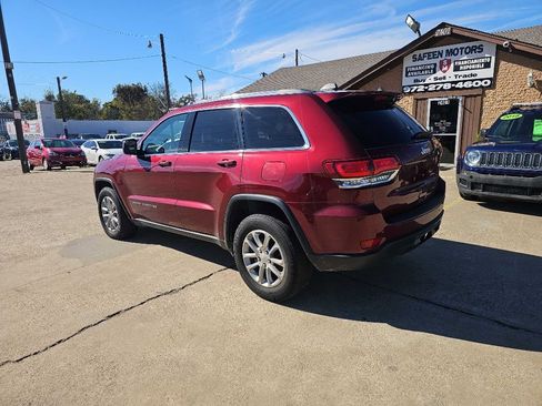 Used 2021 Jeep Grand Cherokee Laredo image 2