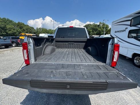 Certified 2022 Ford F250 Lariat w/ Black Appearance Package AWD/4WD image 5