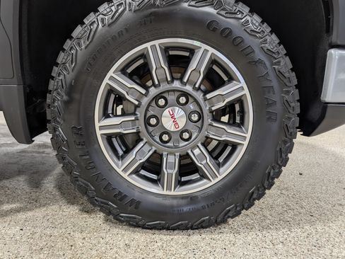 Used 2024 GMC Sierra 1500 AT4 w/ AT4 Preferred Package AWD/4WD image 14