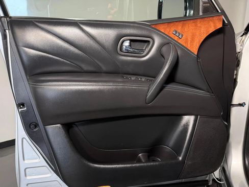Used 2015 INFINITI QX80 2WD w/ Deluxe Technology Package image 29
