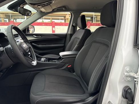 Used 2023 Jeep Grand Cherokee L Laredo image 24