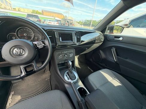 Used 2018 Volkswagen Beetle 2.0T S FWD image 10