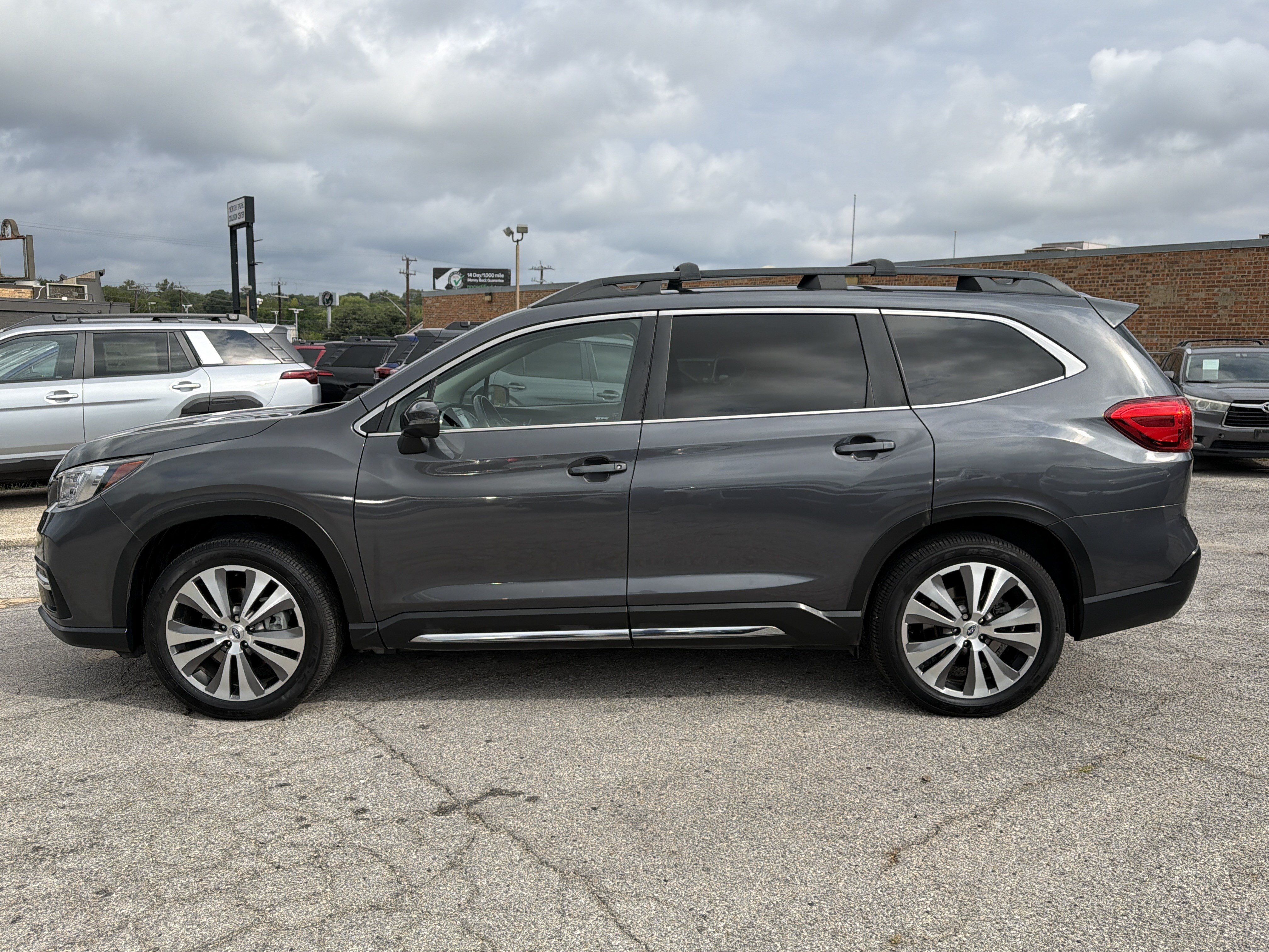 Used 2022 Subaru Ascent Limited w/ Technology Package AWD/4WD image 6