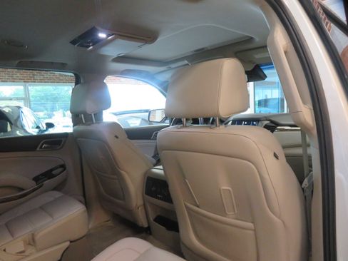 Used 2015 GMC Yukon XL Denali w/ Touring Package AWD/4WD image 23