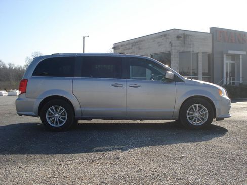 Used 2018 Dodge Grand Caravan SXT image 1