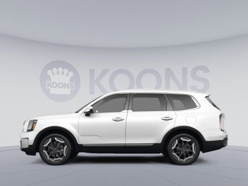 Used 2024 Kia Telluride EX w/ EX Captain's Chair Package AWD/4WD image 2