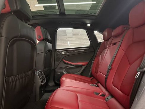 Certified 2026 Porsche Macan AWD/4WD image 31