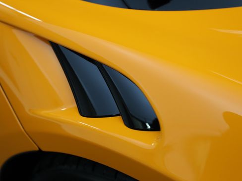 Used 2024 McLaren Artura RWD image 37