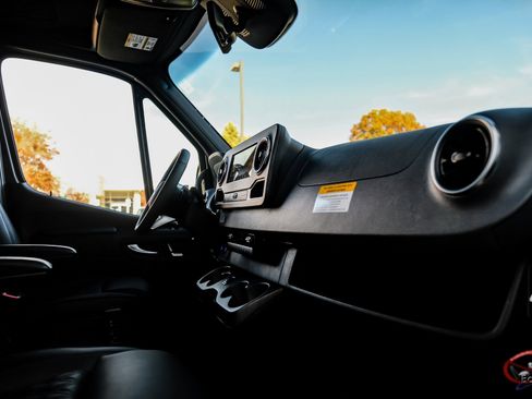 Used 2025 Mercedes-Benz Sprinter 3500 image 45