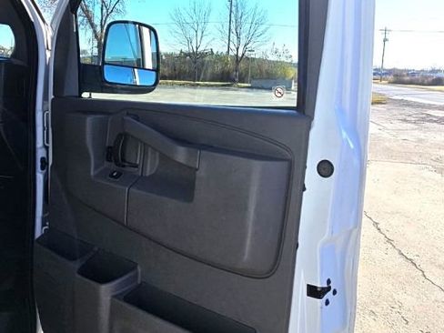 Used 2021 GMC Savana 2500 w/ Driver Convenience Package image 15