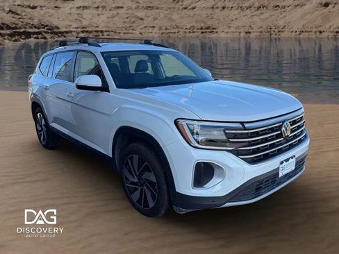 Used 2024 Volkswagen Atlas SE image 3