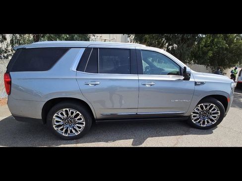 Used 2023 GMC Yukon Denali Ultimate AWD/4WD image 10