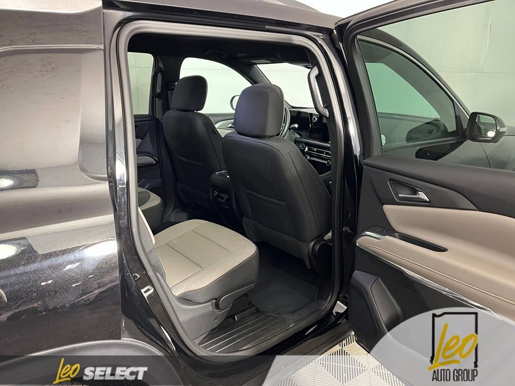 Used 2026 Chevrolet Traverse LT w/ Driver Confidence Package FWD image 13