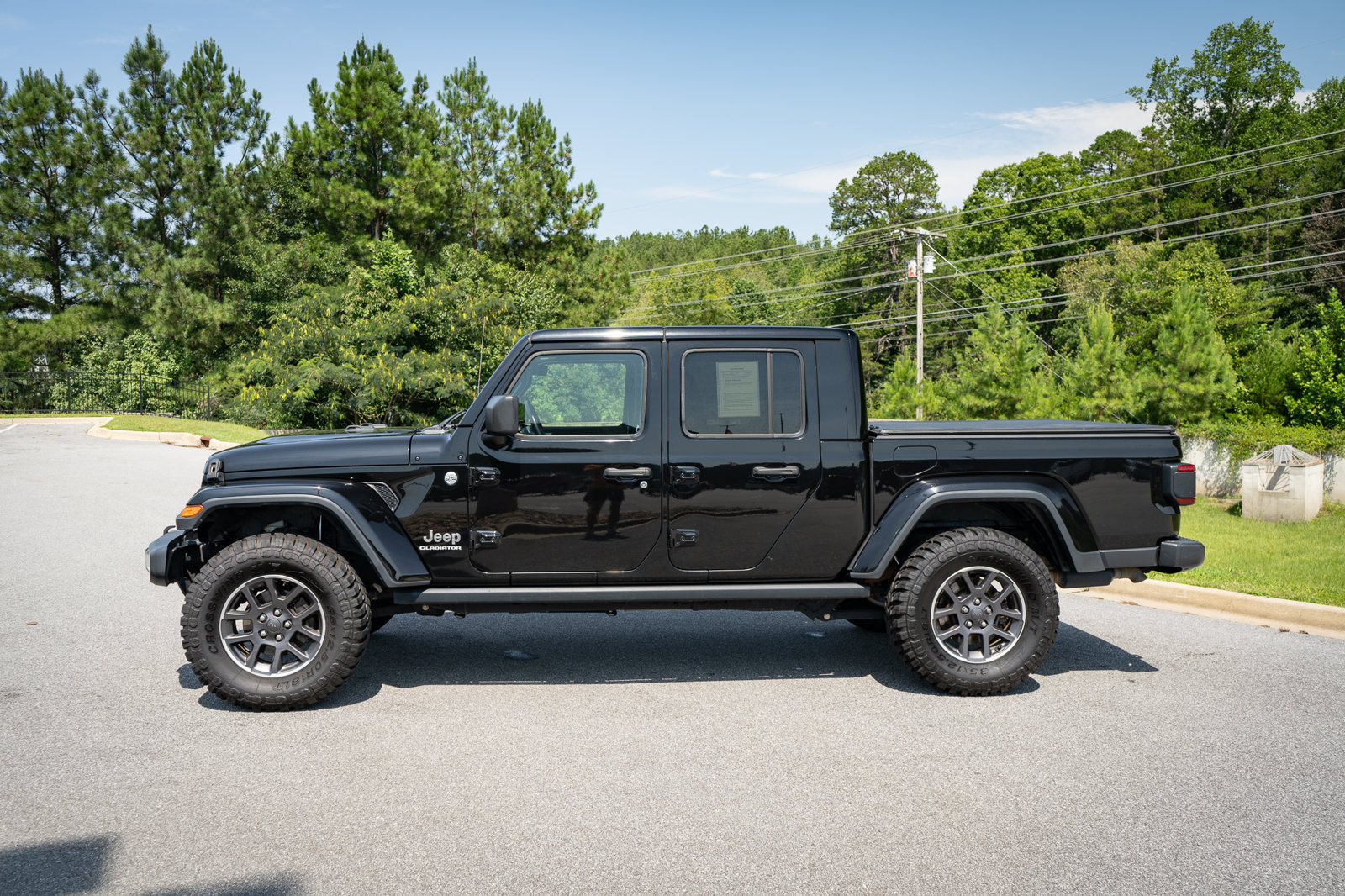 Used 2020 Jeep Gladiator Overland AWD/4WD image 5
